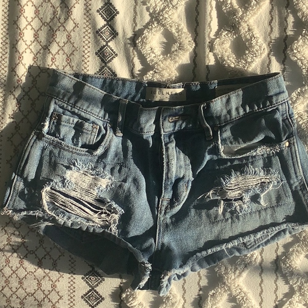 Bullhead size 25 high rise shorts